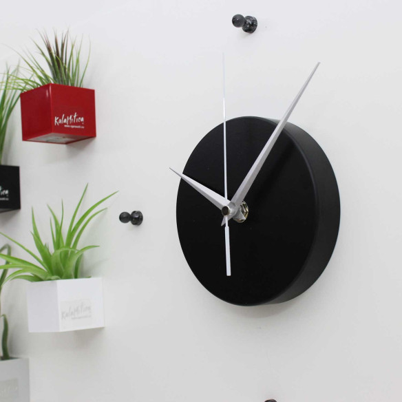 Kalamitica Kronos - Orologio Magnetico Tondo / Nero Opaco Italia
