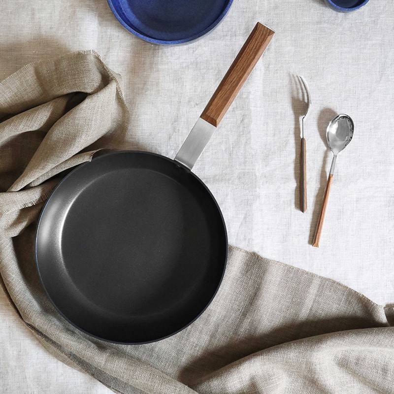 Pintinox Sushi » Padelle in alluminio forgiato con manico effetto teak Outlet