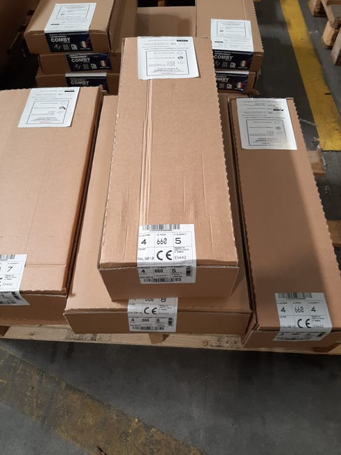 Leroymerlin Radiatore acqua calda EQUATION Comby in acciaio 4 colonne 15 elementi interasse 8350 mm bianco Soddisfazione Garantita