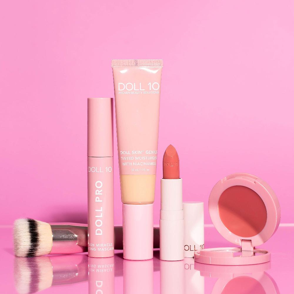 QVC Doll10 Kit fondotinta + rossetto + mascara + blush + pennello 5pz Acquista Ora