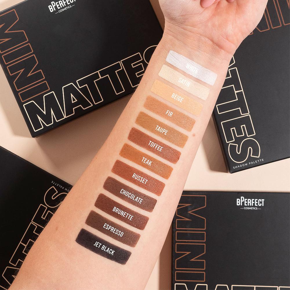 QVC BPerfect Palette 12 ombretti con specchietto e pennello Sconto