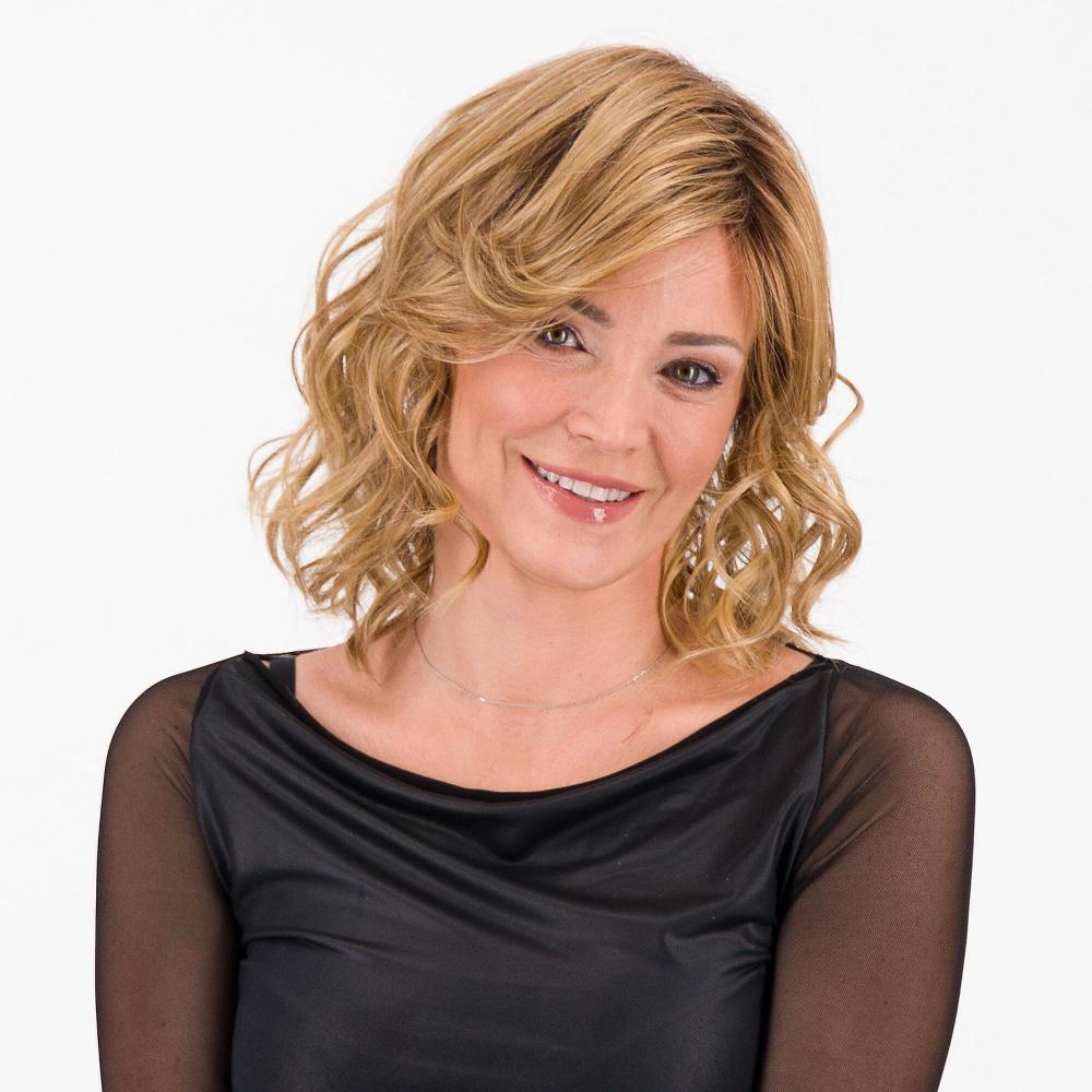 QVC HairDo Parrucca media Lavishly Waved Curl con ciuffo laterale In Vendita