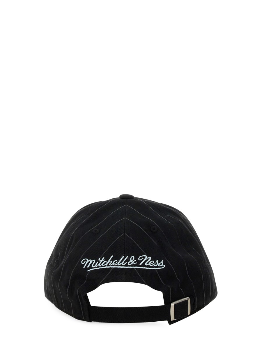 3.PARADIS CAPPELLO MITCHELL & NESS AND THE NBA IN COTONE CON RICAMO DOVE Presa