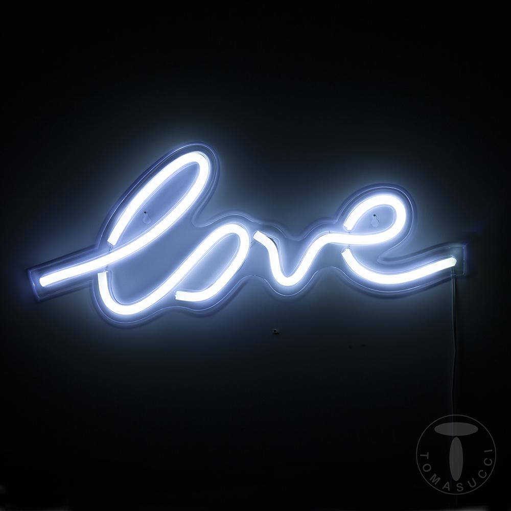 Tomasucci scritta luminosa da parete LOVE 2025