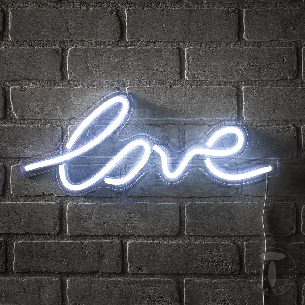 Tomasucci scritta luminosa da parete LOVE 2025