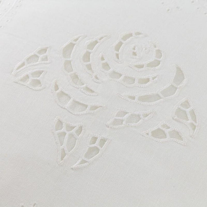 Zenoni & ColombiFedera arredo ricamata a mano in misto Lino Made in Italy variante Mary's Rose 42x42 cm In Linea