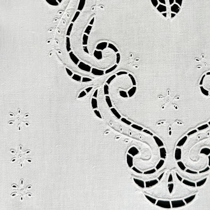 Zenoni & ColombiTenda ricamata a mano in misto Lino Made in Italy variante Mary's Rose Vendita Calda