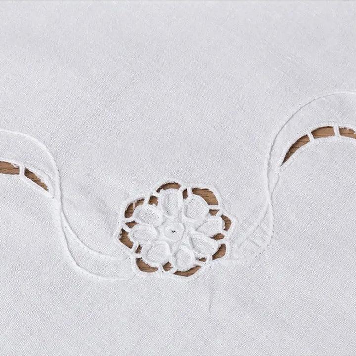 Zenoni & ColombiCentrotavola ricamato a mano in cotone Made in Italy variante Papillon In Linea